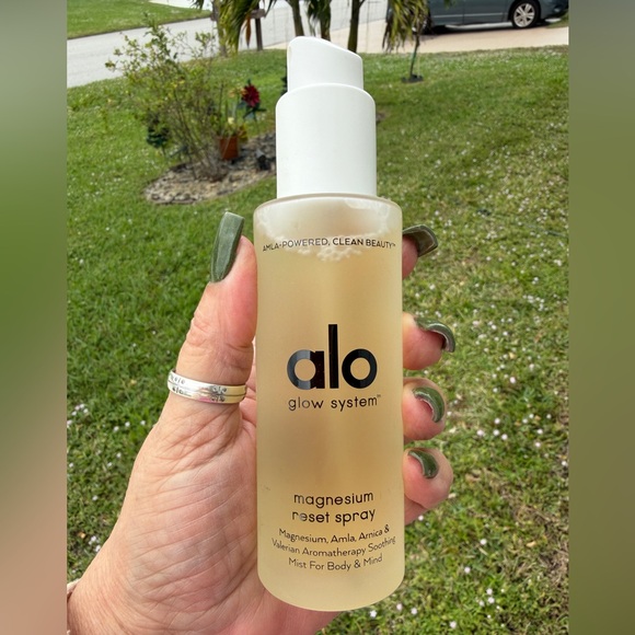 ALO Yoga Glow System Magnesium Reset Spray - Picture 5 of 10